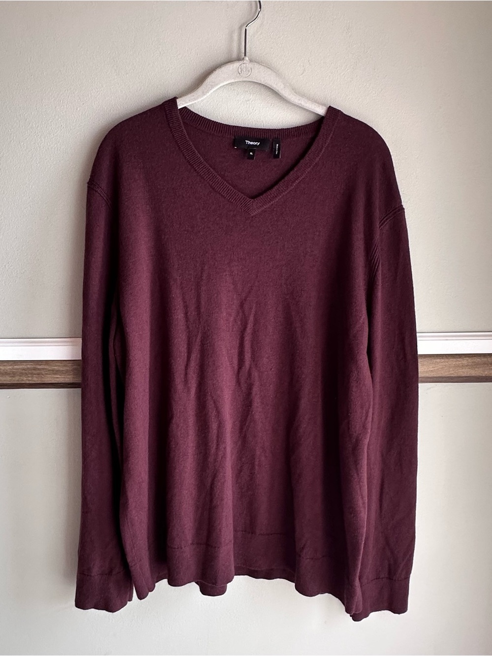 THEORY Riland V-Neck Classic Wool Blend Burgundy Lightweight Sweater